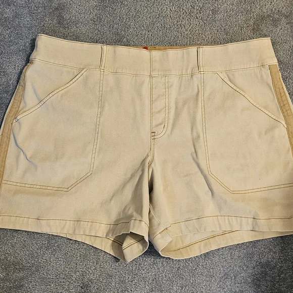 SPANX Women's Tan Cargo Shorts - Picture 1 of 4